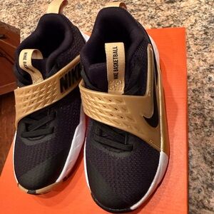 Nike Team Hustle D 12 - Size 11C - NEW